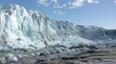 Шелфовите ледници в Северна Гренландия се разцепват