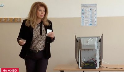 Вицепрезидентът Илияна Йотова упражни правото си на глас Тя гласува