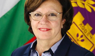 Бившият кмет на Ловеч Корнелия Маринова подаде молба за напускане