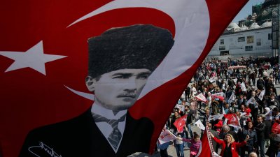 Турция отдава почит на Ататюрк по повод 85-ата годишнина от смъртта му