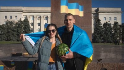 Жителите на украинския град Херсон отбелязва една година от края