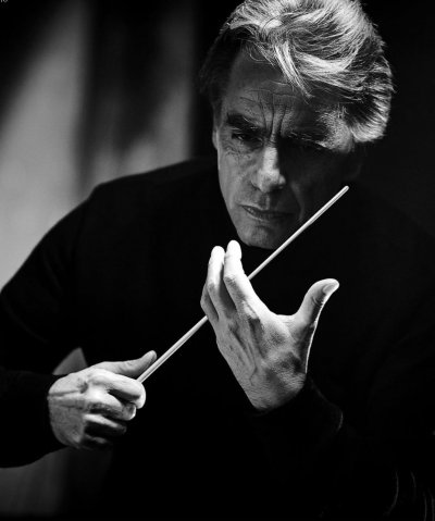 Известният диригент маестро Юлиан Ковачев почина на 63 години в