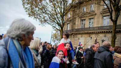 В Париж се провежда голям републикански поход срещу антисемитизма на