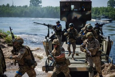 Противоречиви съобщения от Украйна и Русия за бойните действия около река Днепър 