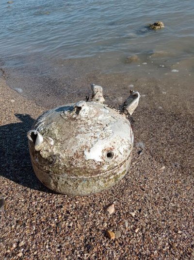 Морето край Балчик изхвърли морска мина