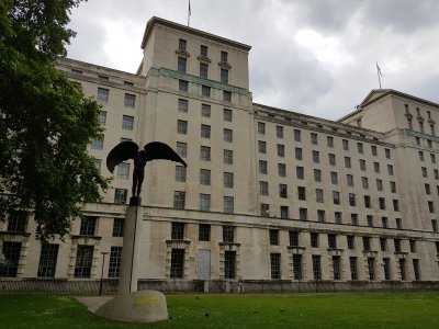 Около 60 високопоставени служителки обвиниха британското министерство на отбраната че е допуснало