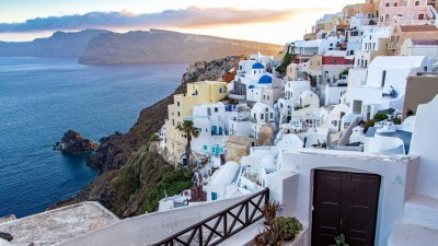 Гърция търси решение срещу високите наеми на жилища като предоставя