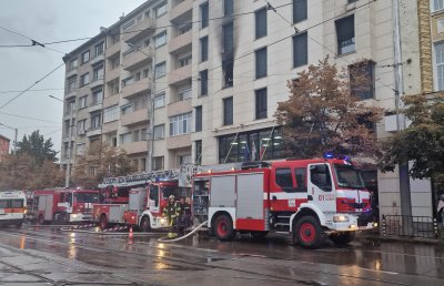 Нов пожар изпепели втори апартамент в бургаския "Меден рудник", евакуирани са над 30 души