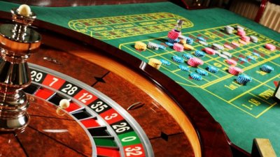 Задържаха организатори на незаконно казино в Благоевград