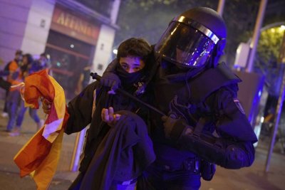 Поредна нощ на бурни протести в испанската столица Мадрид Стигна