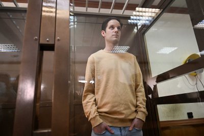 Московски съд съобщи че е удължил задържането на американския репортер Еван