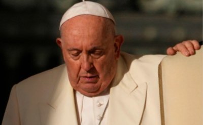 Няма страшно: Папа Франциск е добре