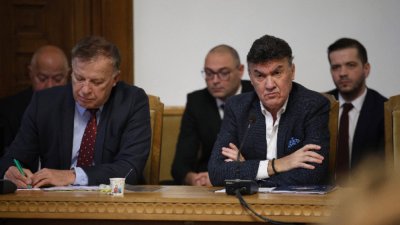 Борислав Михайлов ще обяви дали ще подаде оставката си като
