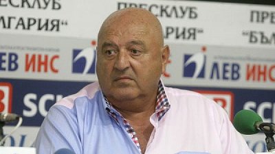 Венци Стефанов страда за оставката на Боби Михайлов
