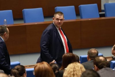 Председателят на ПГ на ДПС Делян Пеевски сезира и ф Главен