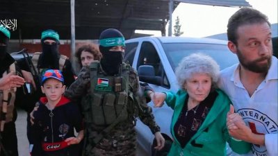 "Хамас" освободи трета група заложници в Газа