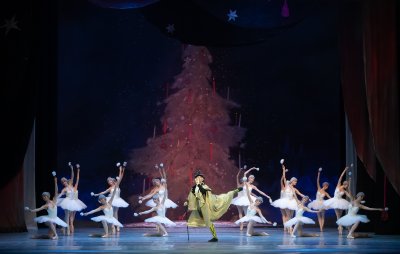 Приказният балет Лешникотрошачката с хореография на Мариус Петипа и Лев