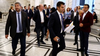 Продължаваме промяната Демократична България внесе в деловодството на парламента