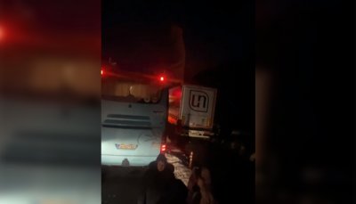 Десет автобуса с 500 пътници бяха блокирани цяла нощ край