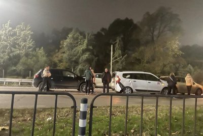 Верижна автомобилна катастрофа затруднява движението на бул Цариградско шосе На