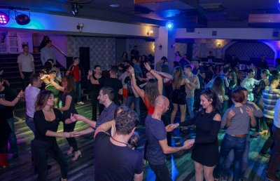 Полицията хвана над 20 непълнолетни в дискотека в курорта "Боровец"