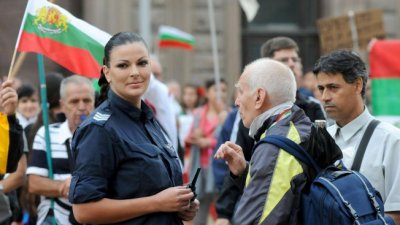 Бившата телевизионна водеща и полицайка Анна Витанова заряза всичко