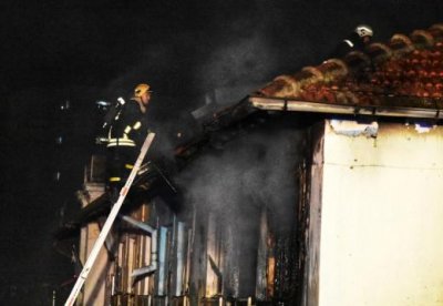 Пожарът в изоставеното помощно училище във Варна е загасен в