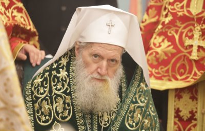 Молебен за здравето на патриарх Неофит се провежда в академичния