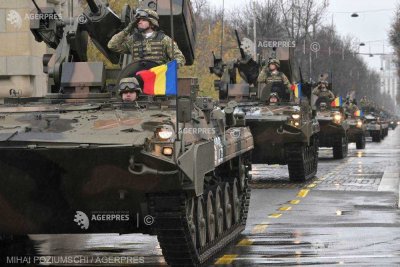 Румъния отбелязва националния си празник с военен парад в Букурещ