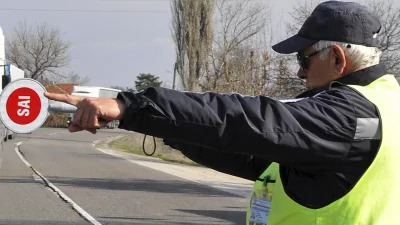 Полицията задържа пиян шофьор на автобус в Софийско докато изпълнява редовен курс  съобщиха