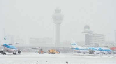 Десетки полети от и към летище Схипхол в нидерландската столица