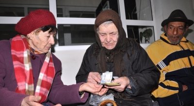За близо 65 от домакинствата в България доходите са останали