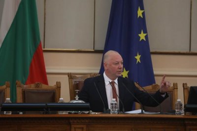Заради бюджета и данъчните закони: Желязков вика депутатите извънредно в понеделник и вторник