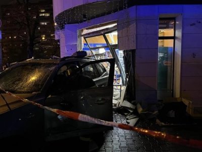 Шофьорът, забил колата си в магазин в София, е в прединфарктно състояние (ВИДЕО)