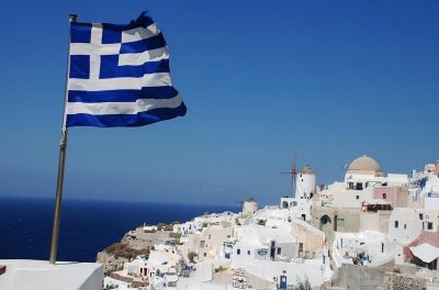 Полицията в Гърция арестува рап изпълнител обвинен че е използвал
