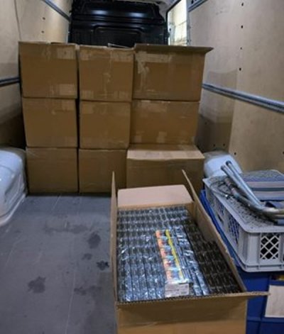 Митничари откриха 512 000 къса цигари  25 600 кутии в камион