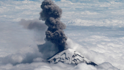 Вулканът Попокатепетел продължава да изригва
