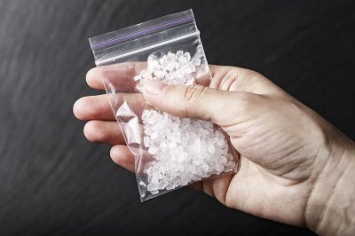 Полицията откри 19 капсули метамфетамин в дома на 20 годишна жена
