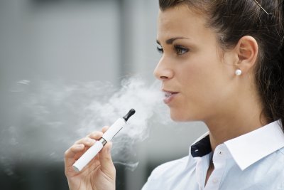 СЗО призова за забрана на ароматизираните електронни цигари
