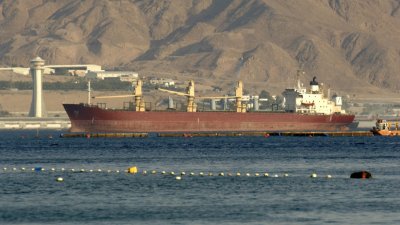 Хутите удариха с ракета търговски танкер в Червено море