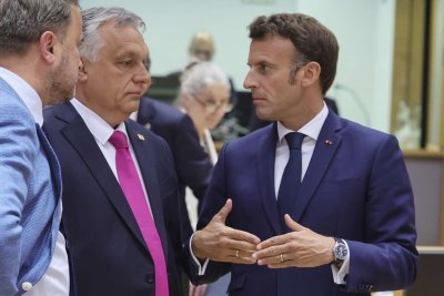 Макрон призова Орбан „да се държи като европеец“