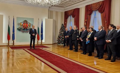 Президентът връчи националния флаг на участниците в 32-рата Българска антарктическа експедиция