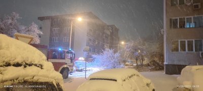 Поради обилен снеговалеж има ограничения по пътища в област Благоевград казаха от Областно пътно управление