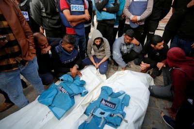 Рекорден брой убити журналисти и хуманитарни работници в Газа