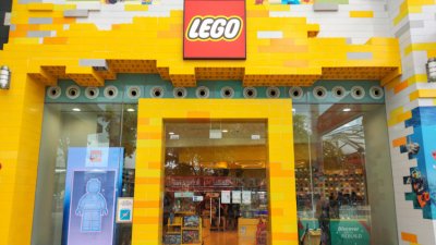 Емблематичната датска компания LEGO ще открие първия си официален магазин в