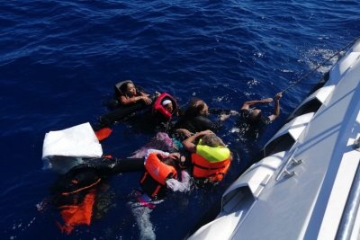 Турция спаси над 100 нелегални мигранти в Егейско море