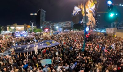 Хиляди израелци протестираха тази нощ в Тел Авив с искане