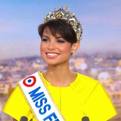 20 годишната Ийв Жил спечели титлата Мис Франция 2024 г но
