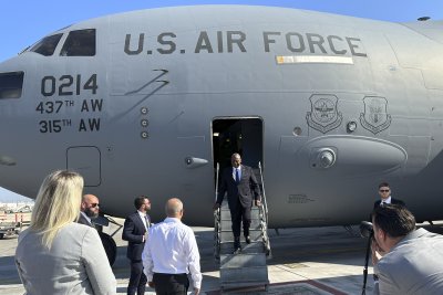 Израелският министър на отбраната Лойд Остин пристигна в Израел за разговори които