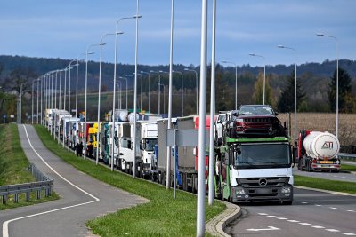 Блокирането на украинската граница от страна на полските превозвачи е довело до
